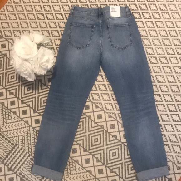 CLEARANCE ✨Low Rise Girlfriend Distressed Jeans - Picture 5 of 8